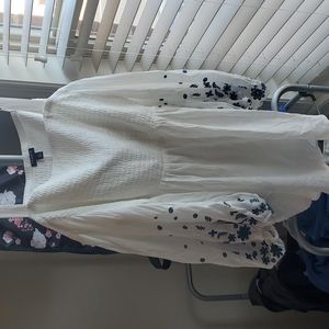 🚪CLEAR OUT! NWT Torrid Cold Shoulder Top